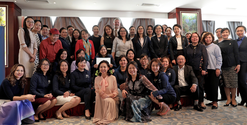 Friday 2 June 2017, eighteen inspiring women leaders graduated this year's Women's Leadership Program (WLP) in a ceremony at Monet Restaurant