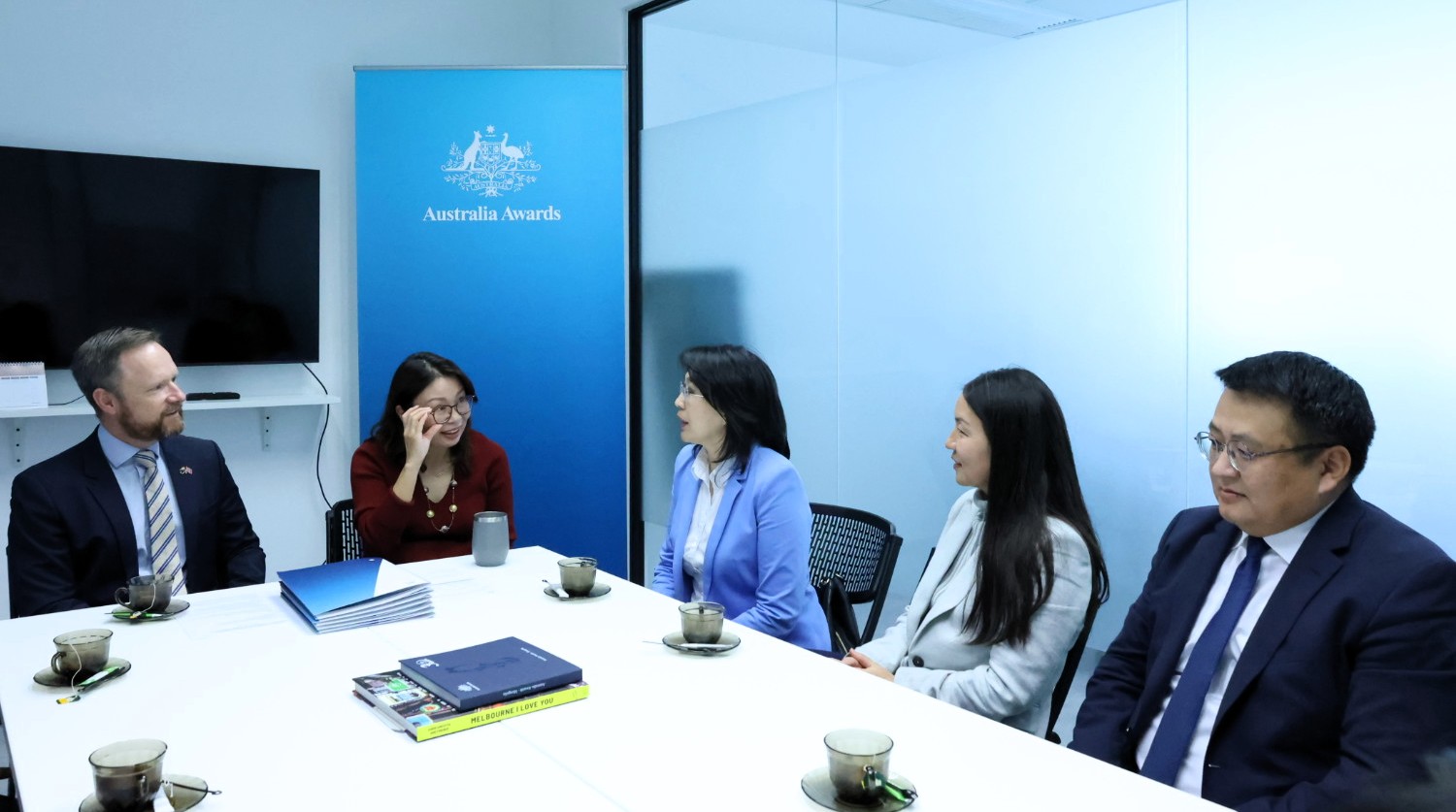 Alumni from Accessing Climate Finance sitting at the table with delegates from the Australia embassy and AAM office